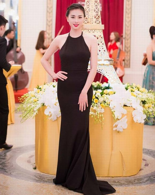 Mỹ nhân việt và tư thế đứng bạc triệu
