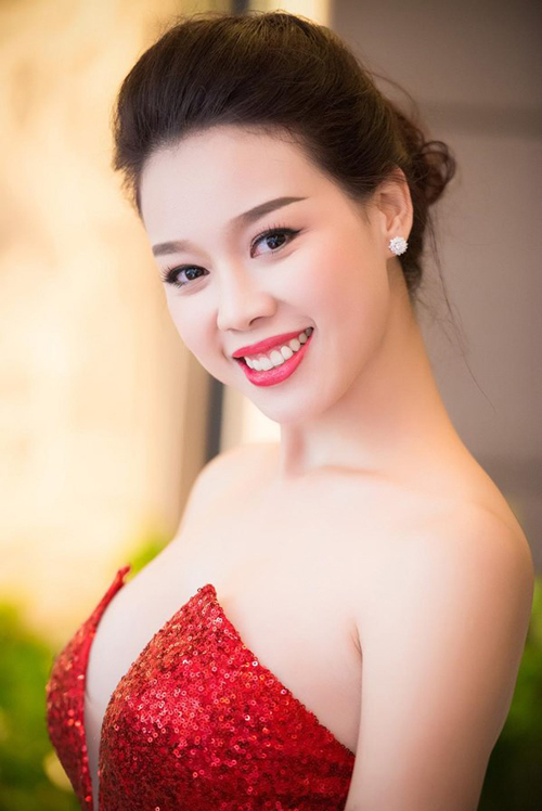 Truong tung lan goi cam tao bao nhat dep fashion runway 2015