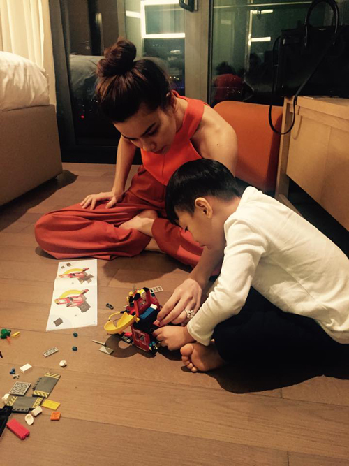 Ho Ngoc Ha lien tiep khoe hinh anh hanh phuc ben con trai 5