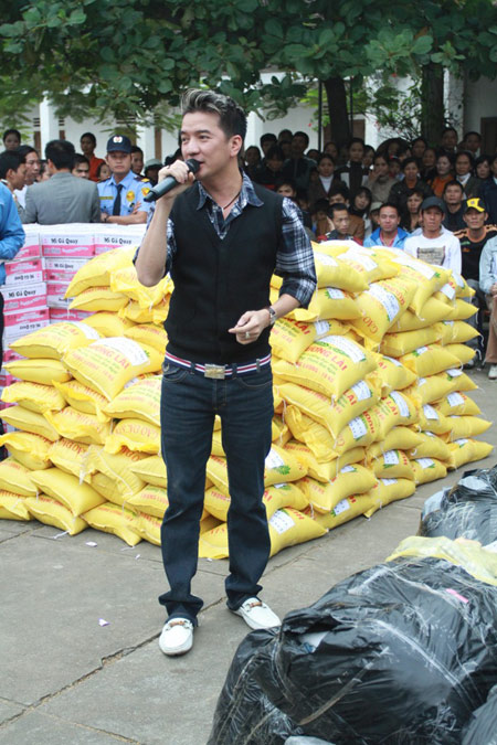 Những sao Việt âm thầm làm từ thiện lúc nửa đêm