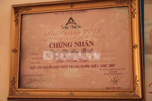 Cận cảnh nơi sống nhiều năm giấu kín của Ngọc Trinh ở quê