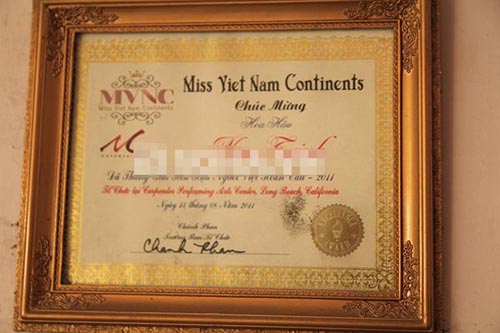 Cận cảnh nơi sống nhiều năm giấu kín của Ngọc Trinh ở quê