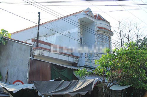 Cận cảnh nơi sống nhiều năm giấu kín của Ngọc Trinh ở quê