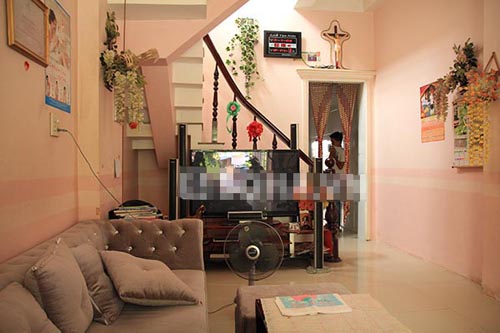 Cận cảnh nơi sống nhiều năm giấu kín của Ngọc Trinh ở quê