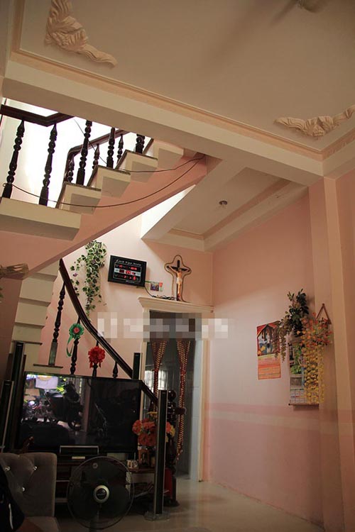 Cận cảnh nơi sống nhiều năm giấu kín của Ngọc Trinh ở quê