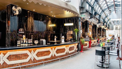 khách sạn 6 sao nhà vợ Thanh Bùi