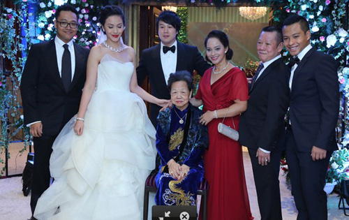 khách sạn 6 sao nhà vợ Thanh Bùi