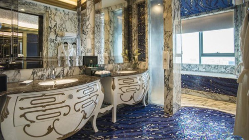 khách sạn 6 sao nhà vợ Thanh Bùi