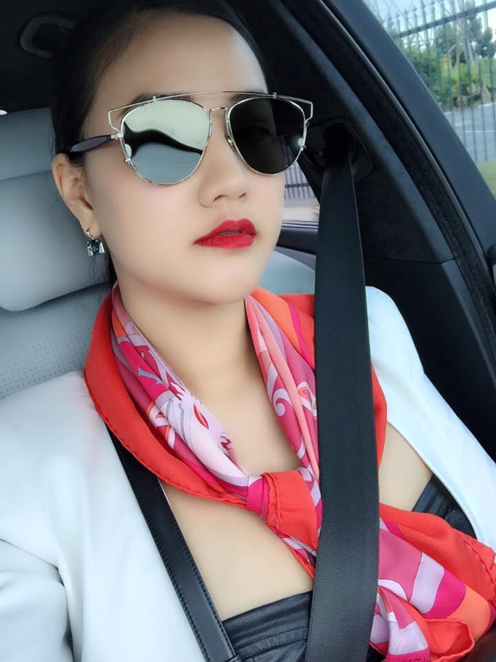 Maya thọn gọn xinh đẹp bất ngờ sau khi sinh con cho đại gia