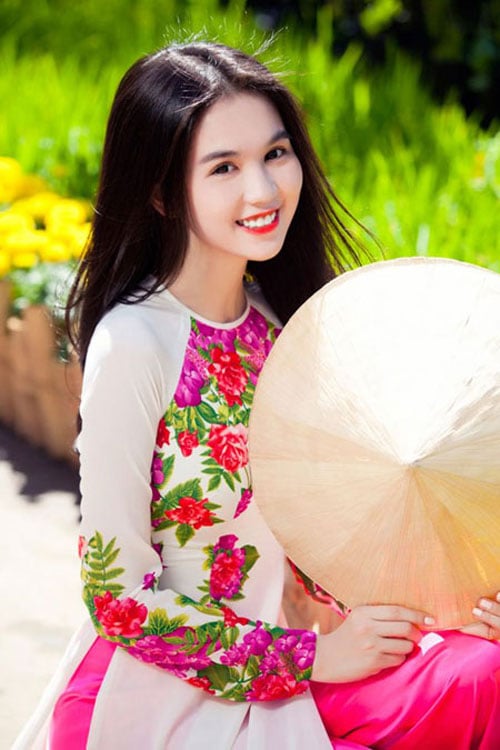 Ngam sao Viet khoe dang ngoc nga voi non la