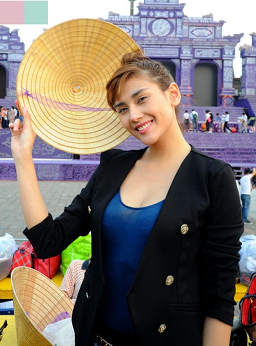 Ngam sao Viet khoe dang ngoc nga voi non la