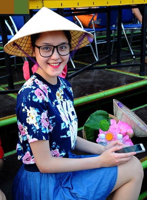 Ngam sao Viet khoe dang ngoc nga voi non la