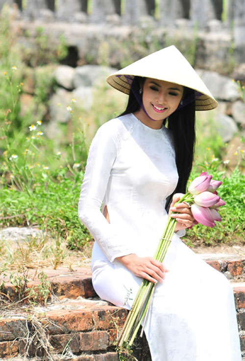 Ngam sao Viet khoe dang ngoc nga voi non la