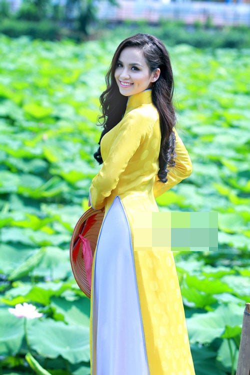 Ngam sao Viet khoe dang ngoc nga voi non la