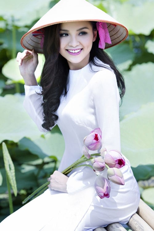 Ngam sao Viet khoe dang ngoc nga voi non la