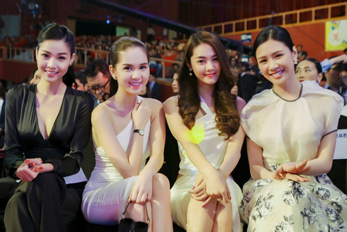 ngoc trinh khoe sac dep hut hon tren tham do Han Quoc 5