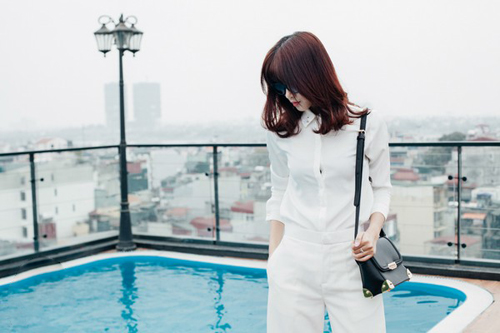 Kết hợp đồ đa phong cách với những chiếc quần âu màu sáng