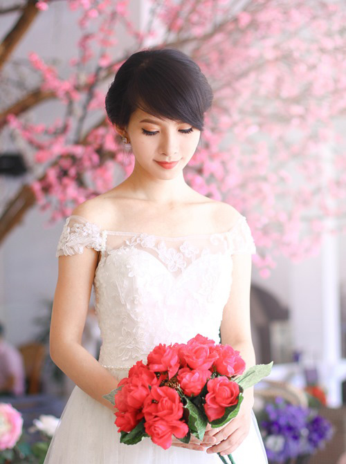 Váy cưới cho cô dâu ngực lép