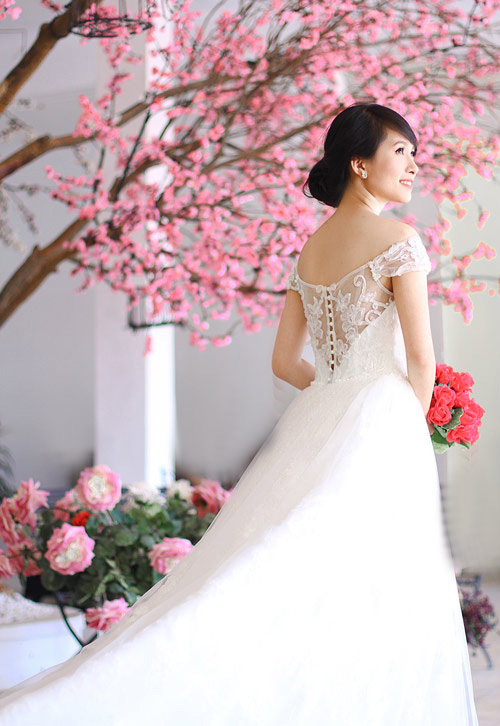 Váy cưới cho cô dâu ngực lép