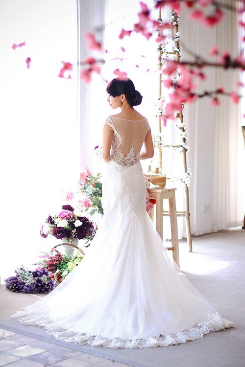 Váy cưới cho cô dâu ngực lép