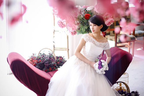 Váy cưới cho cô dâu ngực lép