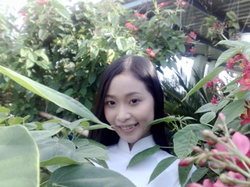 Lê Kiều Như khoe ảnh mặc áo dài trắng ngây thơ