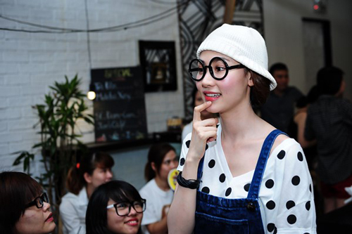 ngan khanh bat ngo tuyen bo rut lui khoi showbiz 5