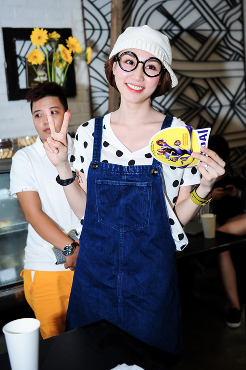 ngan khanh bat ngo tuyen bo rut lui khoi showbiz 4