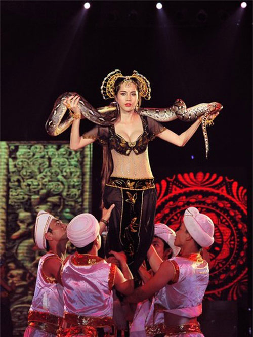 Thot tim voi nhung man lieu minh quan tran len nguoi cua sao Viet