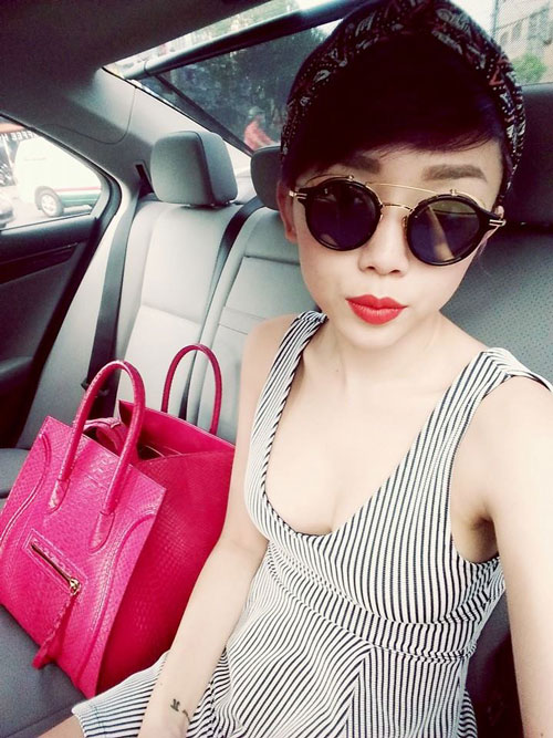 Toc Tien khoe nguc tron day ben ban trai tin don Mai Tien Dung