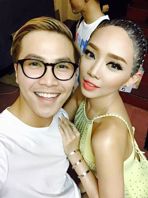 Toc Tien khoe nguc tron day ben ban trai tin don Mai Tien Dung