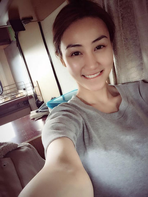 Ngan Khanh dau bu toc roi don ky nghi le thu vi tai Chau Au