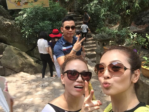Jennifer Pham va chong di chua Thay 1