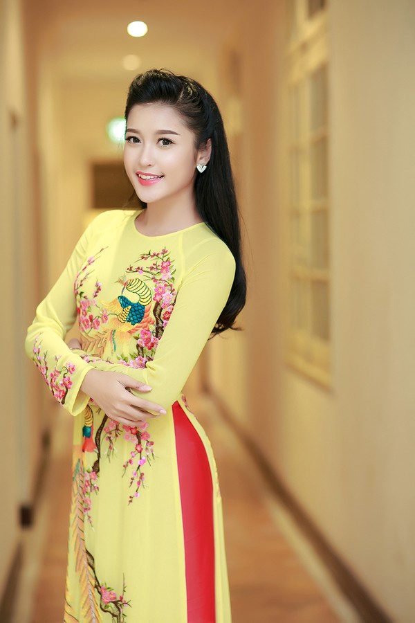 Á hậu Huyền My