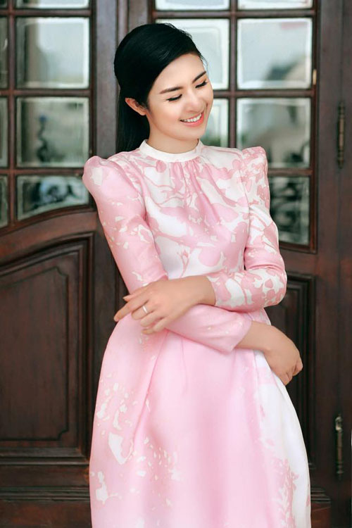 vẻ đẹp tinh khôi của hoa hậu Ngọc Hân