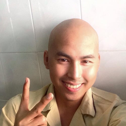 nu cuoi va giot nuoc mat tren giuong benh cua duy nhan 7