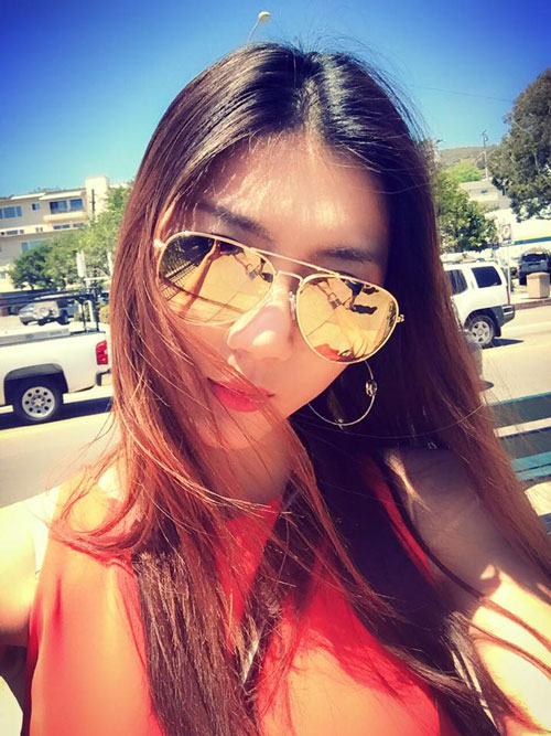 Sao Viet phat cuong voi mot kinh trang guong