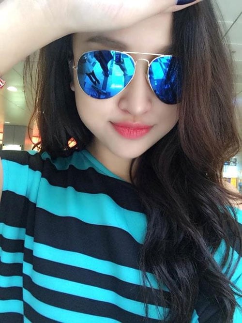 Sao Viet phat cuong voi mot kinh trang guong