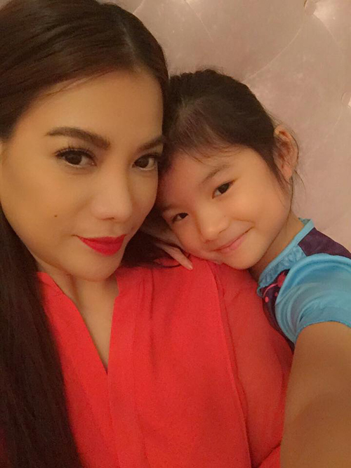Trương Ngọc Ánh rạng rỡ hạnh phúc bên con gái yêu