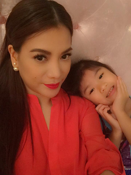 Trương Ngọc Ánh rạng rỡ hạnh phúc bên con gái yêu