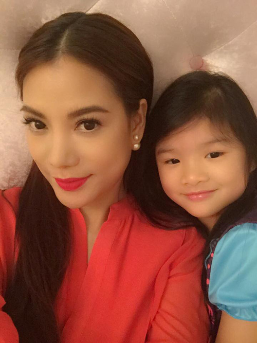 Trương Ngọc Ánh rạng rỡ hạnh phúc bên con gái yêu