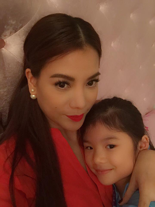 Trương Ngọc Ánh rạng rỡ hạnh phúc bên con gái yêu