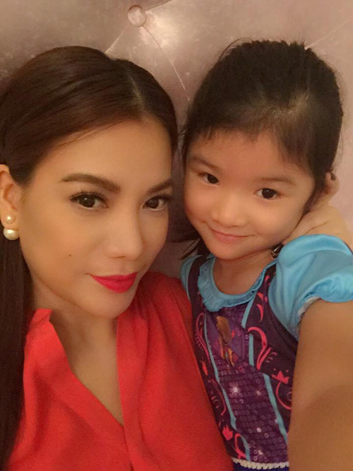 Trương Ngọc Ánh rạng rỡ hạnh phúc bên con gái yêu