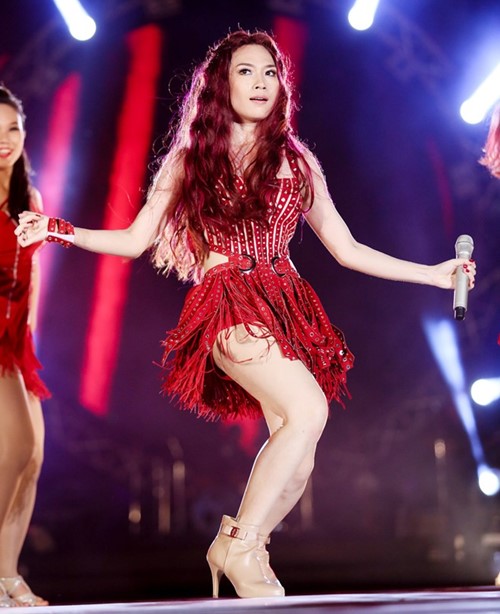 Mỹ Tâm gợi cảm