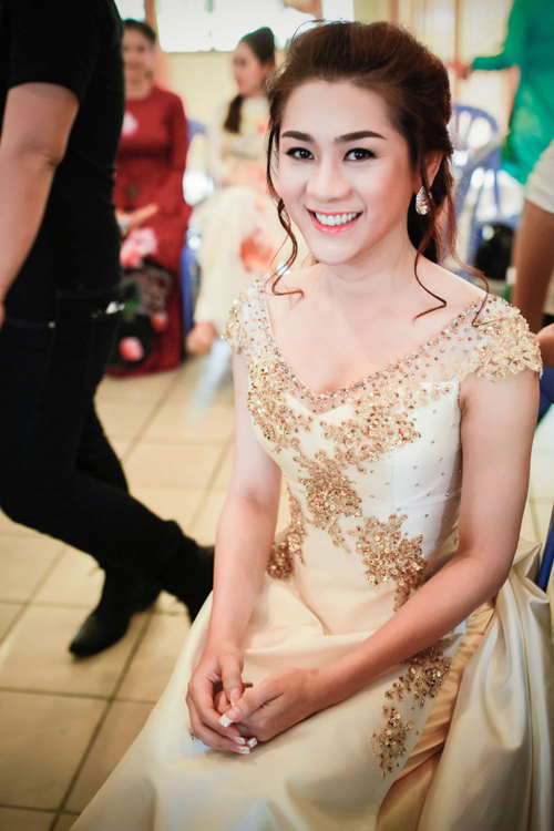 Hành trình thay đổi nhan sắc của ca sĩ chuyển giới Lâm Chi Khanh