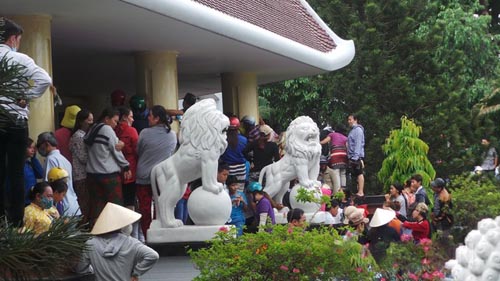 Đám tang Duy Nhân