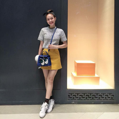 Mặc chân váy chữ a đẹp như sao Việt