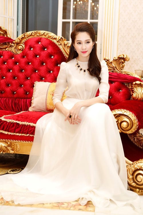 5 mỹ nữ Việt có gu thời trang ngoan hiền nhất showbiz