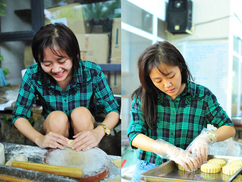 Ngam hinh anh sieu dang yeu cua sao Viet khi vao bep lam banh