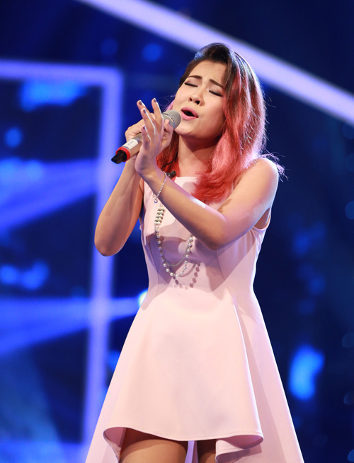 Cô gái mũm mĩm gây bất ngờ tại Vietnam Idol 2015
